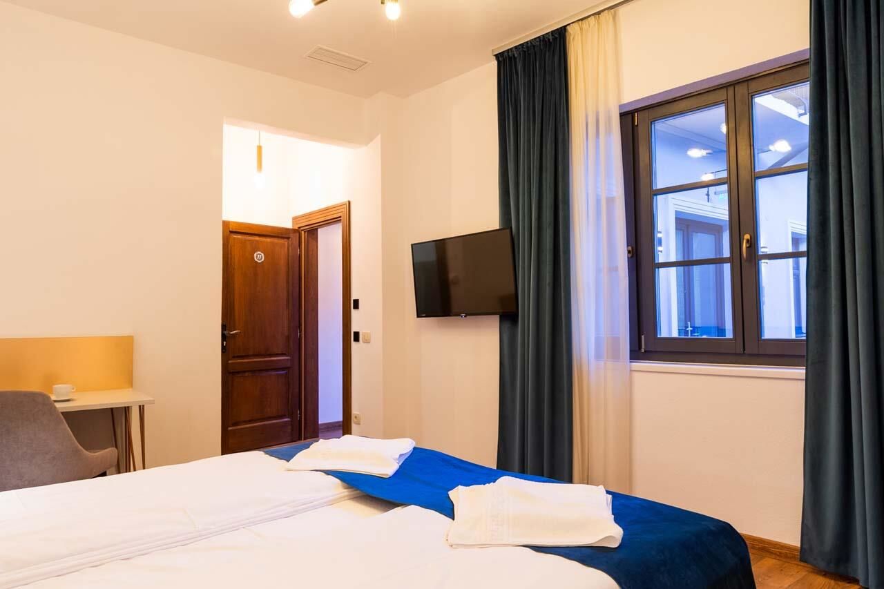 Отель CASA CHITIC - HOTEL & RESTAURANT- Str Nicolae Balcescu 13 Брашов