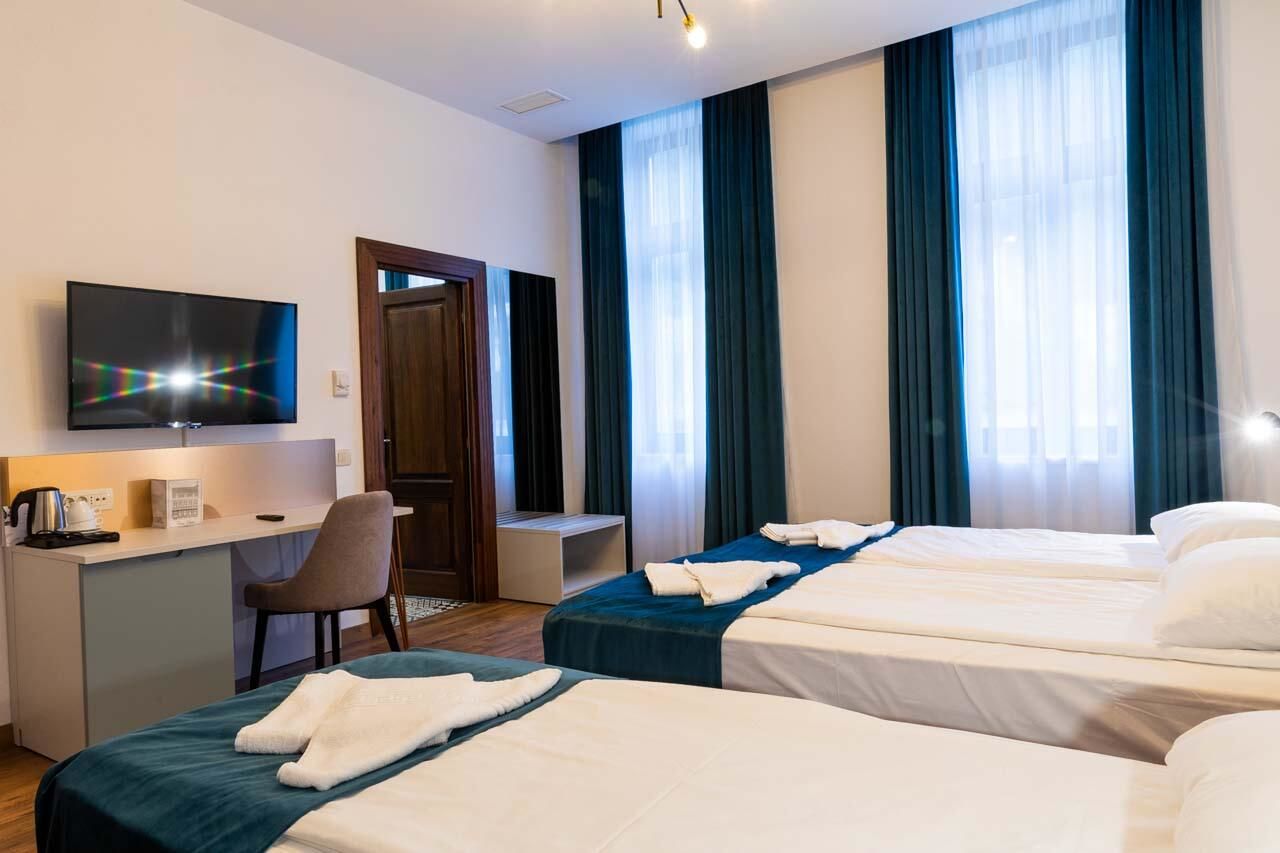 Отель CASA CHITIC - HOTEL & RESTAURANT- Str Nicolae Balcescu 13 Брашов