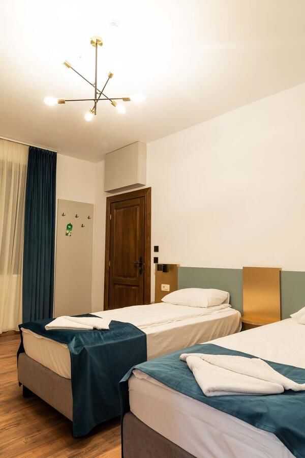 Отель CASA CHITIC - HOTEL & RESTAURANT- Str Nicolae Balcescu 13 Брашов
