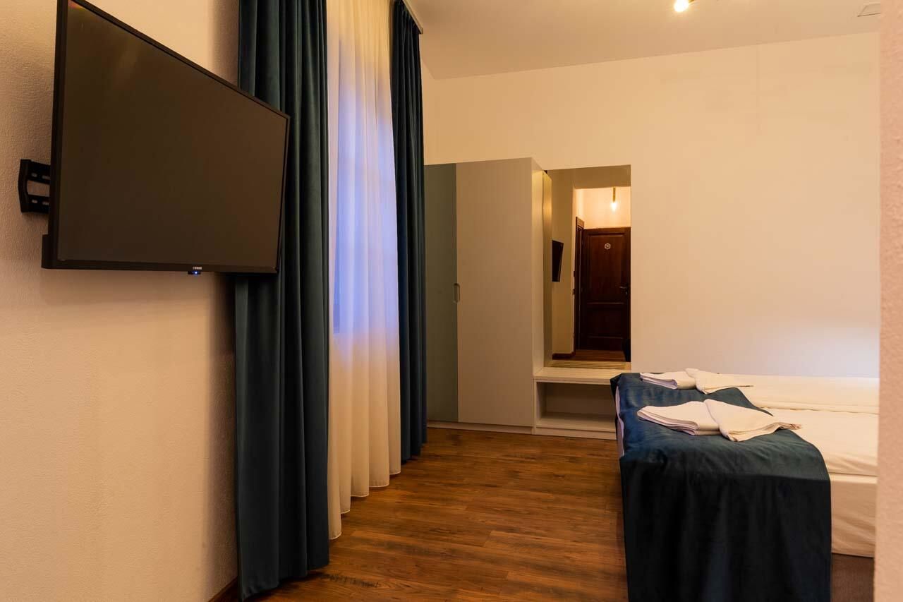Отель CASA CHITIC - HOTEL & RESTAURANT- Str Nicolae Balcescu 13 Брашов