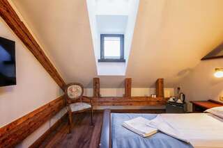 Отель CASA CHITIC - HOTEL & RESTAURANT- Str Nicolae Balcescu 13 Брашов Двухместный номер Делюкс с 2 отдельными кроватями-4