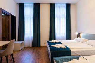 Отель CASA CHITIC - HOTEL & RESTAURANT- Str Nicolae Balcescu 13 Брашов Трехместный номер эконом-класса-1